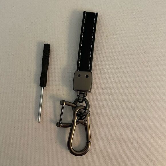 Cadillac key fob Keychain Black Leather with Logo NWT - Picture 4 of 5